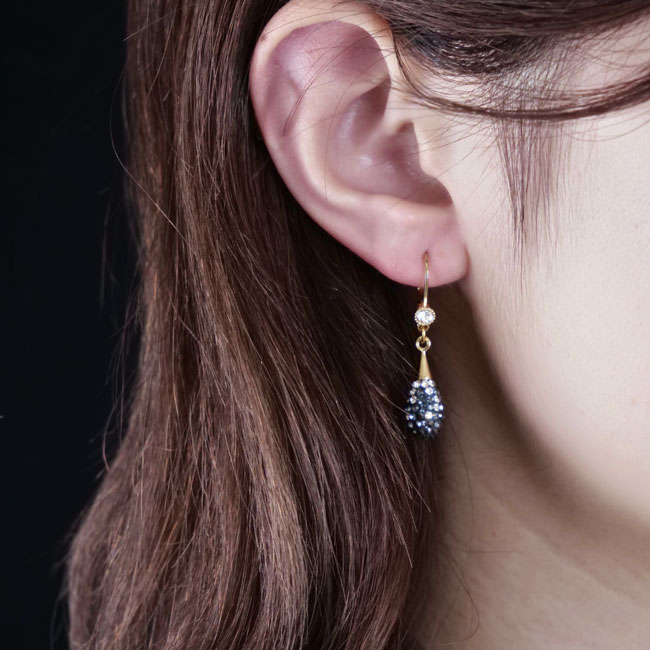 トゥインクル クリスタル ドロップ ピアス (ジェットヘマタイト