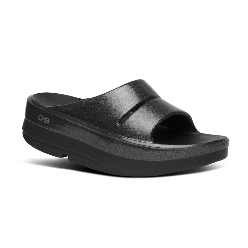 OOFOS ウーフォス OOmega OOahh Luxe Black Sparkle シャワーサンダル