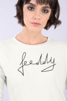 ����T�����