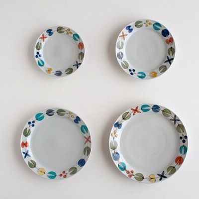 色絵花繋ぎ 平皿（徳永遊心）