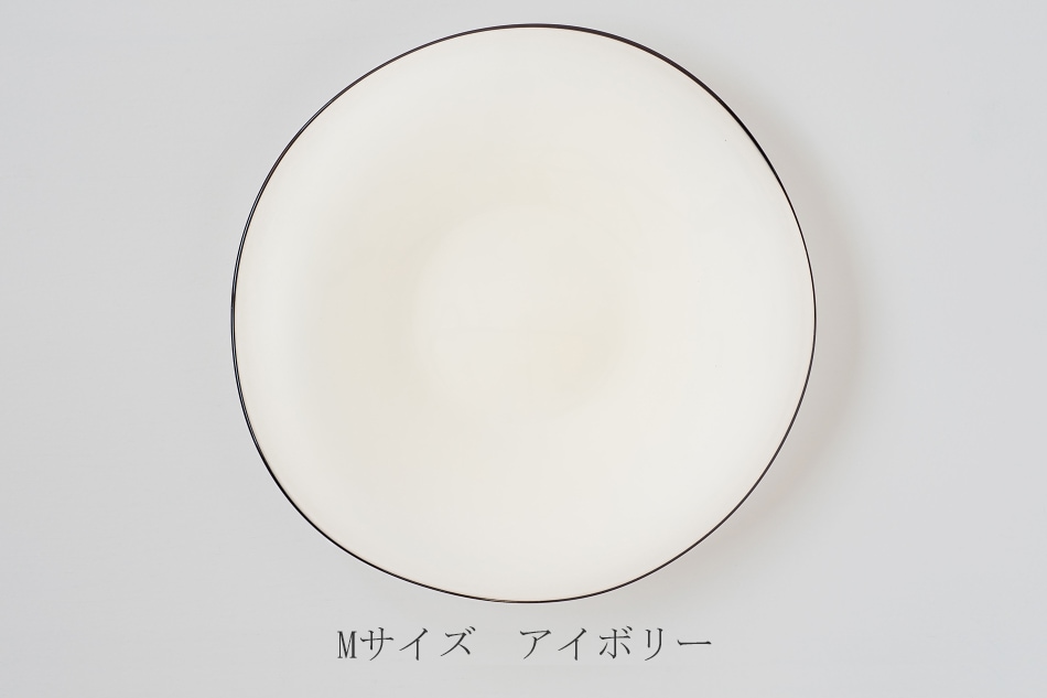 fresco kasumiプレート Mサイズ アイボリー 未使用 fresco（フレスコ）kasumi プレート | LIVING MOTIF｜家具
