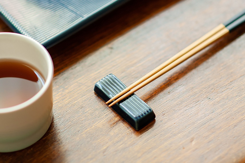SOBA　箸置き（ムスタキビ／Mustakivi）