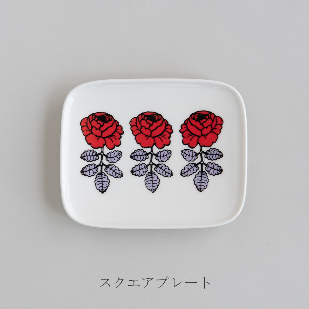 マリメッコ　ヴィヒキルース 　トレイ　27x20cm　赤　限定品 アジア限定】ヴィヒキルース レッド×ライラック（マリメッコ