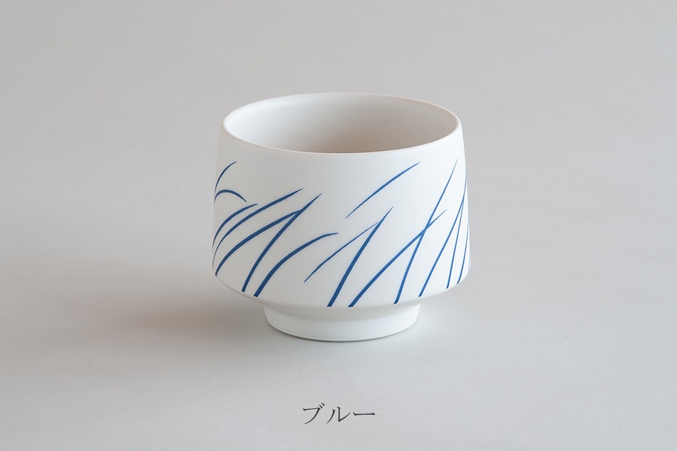 トゥーリ/TUULI カップ(ムスタキビ/Mustakivi)