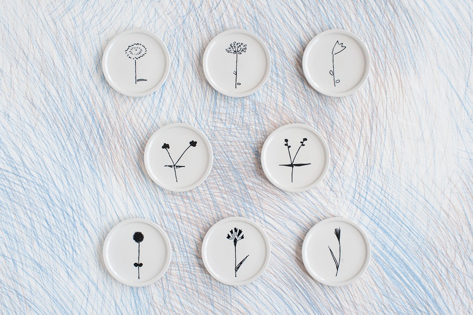 ピック／PIKKU 小皿（ムスタキビ／Mustakivi）