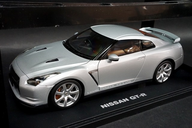 1/18 ノレブ　日産　GT-R R35 ミニカー　シルバー 1/18 ノレブ 日産 GT-R R35 ミニカー シルバー 売り切り！ 1/18 日産