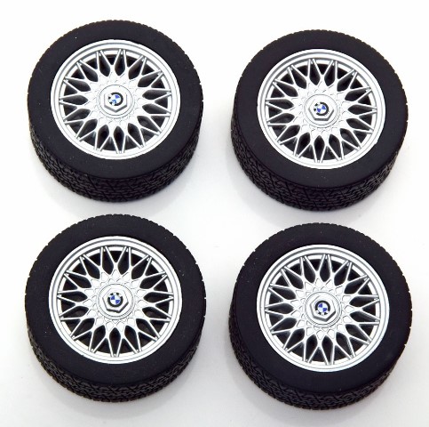 新品 KKDCACC019 KK scale 1/18 BMW E30 wheels and tyres set