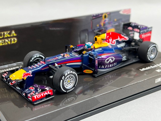 1/43 ミニチャンプス 413130801 インフィニティ レッドブル レーシング