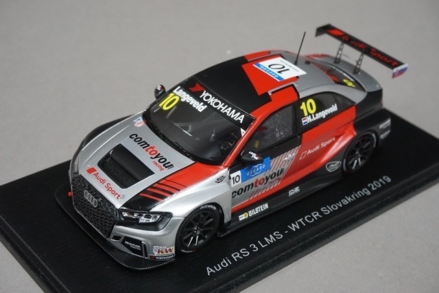Audi RS 3 Sportback ミニカー タンゴレッド Audi RS 3 Sportback - Model car collection - GT SPIRIT