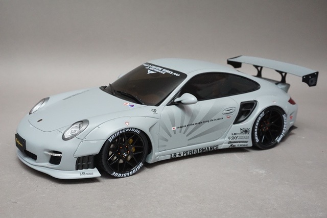 ポルシェ 997 LB パフォーマンス マットグレー 1/18 GTスピリット ポルシェ 997 LB パフォーマンス マットグレー 1/18 GTスピリット
