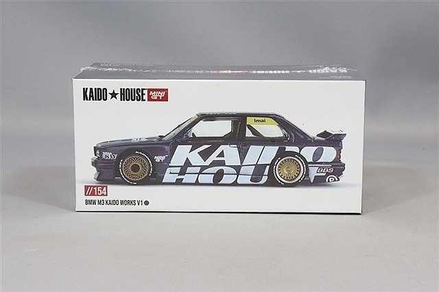 新品 KHMG154 TSM MINI-GT 1/64 BMW M3 (E30) Kaido Works V1 (左