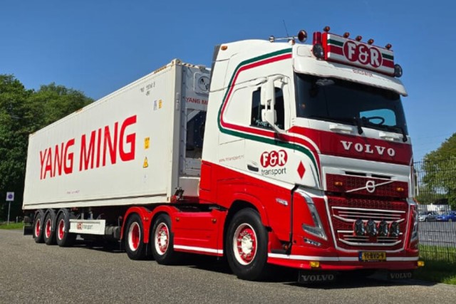 wsi 1/50 ベンツ　Volvo 2台セット wsi 1/50 ベンツ Volvo 2台セット - メルカリ