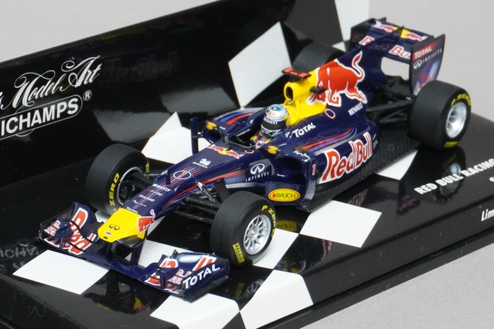 1/43 ミニチャンプス 410110071 ルノー レッドブル レーシング S