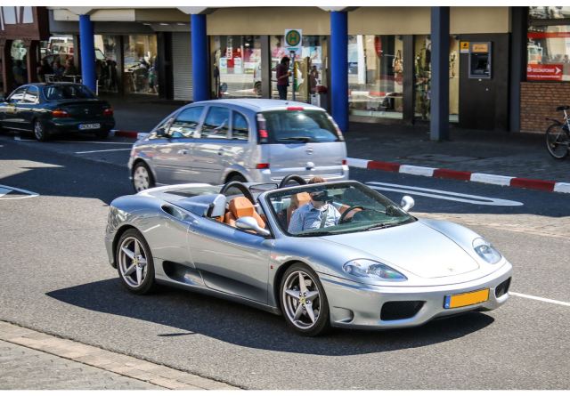 予約 P18232C BBR 1/18 フェラーリ Ferrari 360 Modena Spider