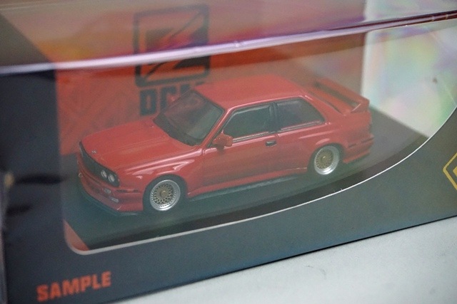 新品 DCM 1/64 BMW M3 (E30) Red, Boost Gear ミニカー通販