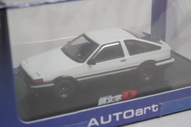 AUTO art頭文字D トレノAE86 1/64　豆腐パーツ付属　最終価格 オートアート 1/64 トヨタ スプリンター トレノ (AE86) 『頭文字