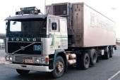 ͽ 01-4592 WSI 1/50  VOLVO P. Nyholm VOLVO F10 6X2 TAG AXLE CLASSIC REEFER TRAILER - 2 AXLE