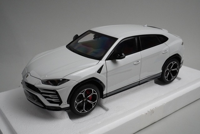 1/18 オートアート 79161 ランボルギーニ ウルス メタリック