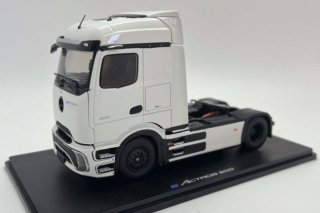 予約 118215 ELIGOR 1/43 メルセデス eアクトロス 600 トラクター