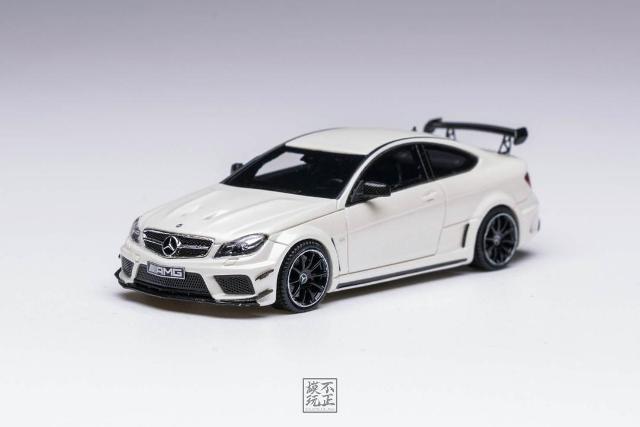 新品 Cars'Lounge 1/64 C63 Black Series Dimond White, Boost Gear
