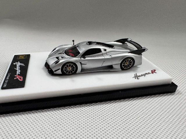 DMY 1/64 パガーニ ウアイラR DMY64 Series Collector's Edition 1:64 White Resin Car Pagani