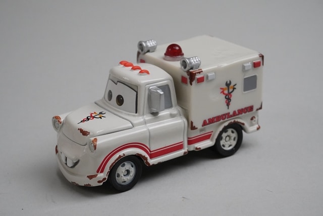 トミカ　メーター　カーズ　救急車タイプ　C-32 レスキューゴーゴー　希少 Amazon.co.jp: トミカ カーズ C-32 レスキューゴー!ゴー