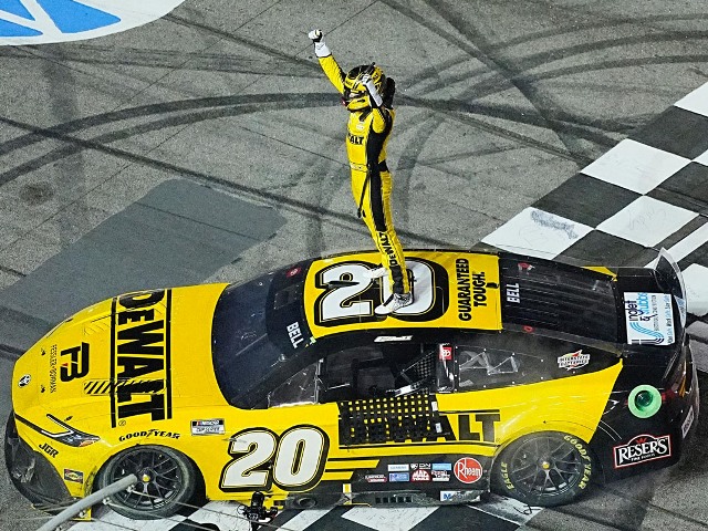 新品 LR325707 ライオネルレーシング 1/64 NASCAR CUP DEWALT 2025