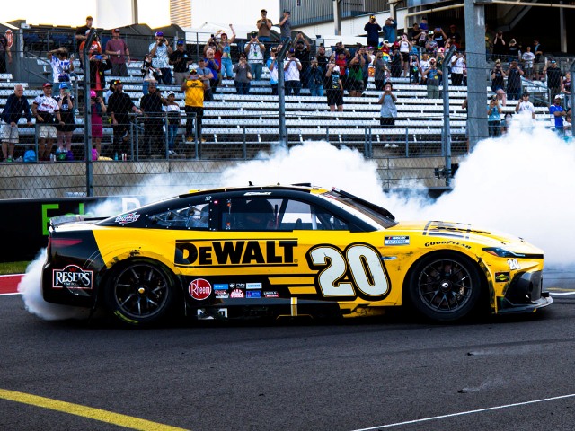 予約 LR326445 ライオネルレーシング 1/64 NASCAR CUP DEWALT