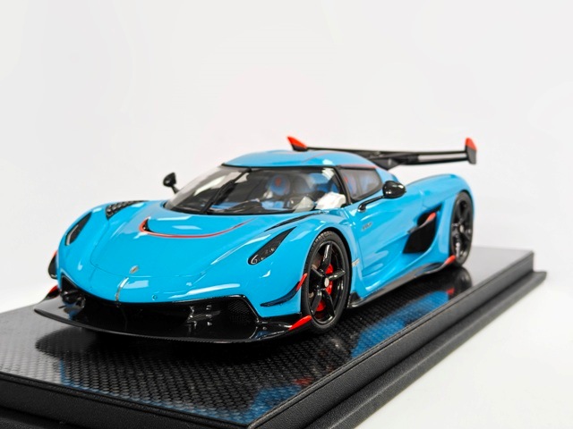 新品 FrontiArt ケーニグセグ jesko スウェーデンカラーミニカー 新品 FrontiArt ケーニグセグ jesko スウェーデンカラーミニカー