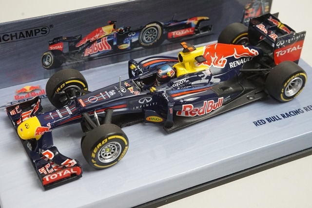 1/43 ミニチャンプス 410120001 レッドブルレーシング ルノー