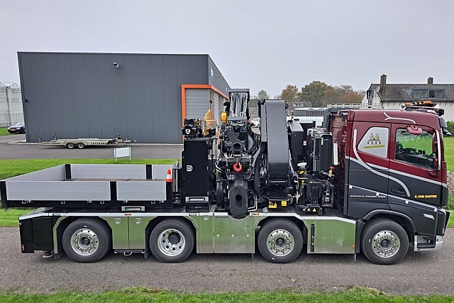 予約 01-4857 WSI 1/50 ボルボ FH5 スリーパーキャブ 8x2 タグアクスル