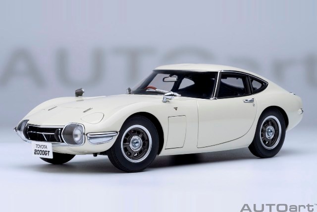 オートアート 1/18 TOYOTA 2000GT UPGRADED カスタム品 AUTOart 1/18 トヨタ 2000GT 1967 （ゴールド） 79549 | AUT