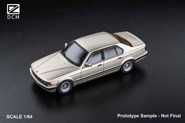 予約 DCM 1/64 BMW E32 7シリーズ セダン Cashmere Beagle Gold, Boost