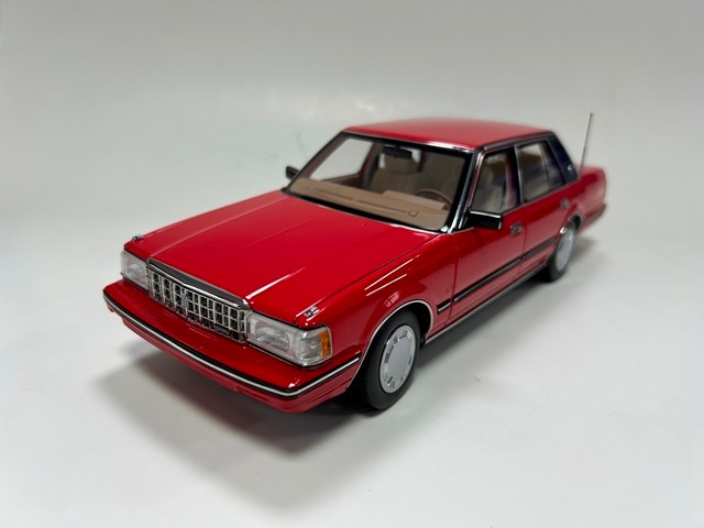 18クラウン 1/18 ミニカー 新品 8250614R-2 XiaoGuang MODEL 1/18 トヨタ クラウン MS122 レッド