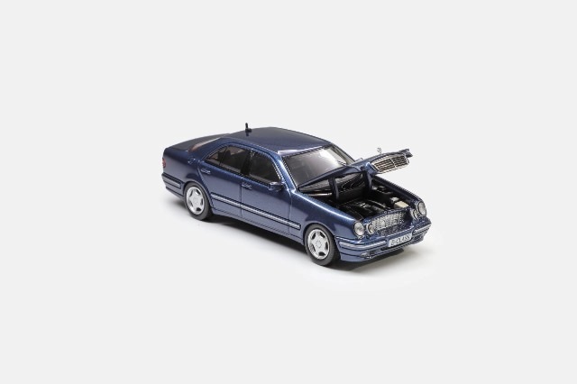 新品 Maxwell 1/64 メルセデス ベンツ Mercedes-Benz E320 W210