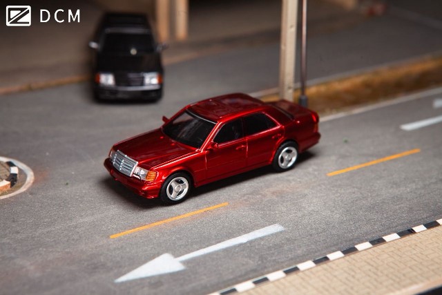 予約 DCM 1/64 ベンツ Benz W124 500E Brabus Candy Red, Boost Gear