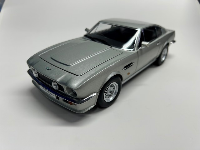 予約 8260714S XiaoGuang MODEL 1/18 アストンマーティン V8 Vantage