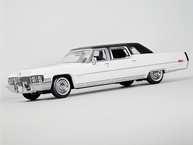 予約 MK2506-06-A1 MK MINIATURES 1/64 キャデラック Cadillac 75 Wood