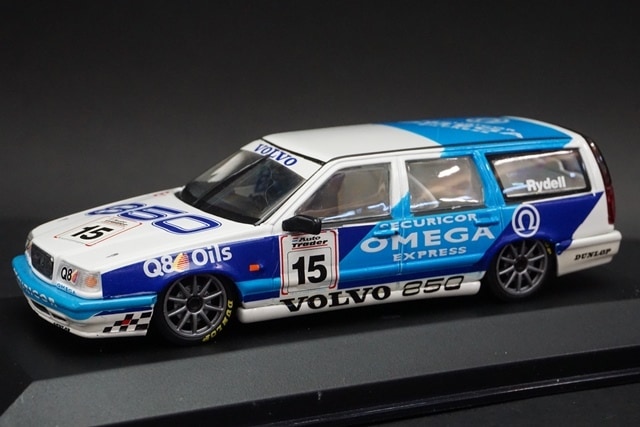 絶版ミニカー 1/43ミニチャンプス ボルボ 850 エステート VOLVO