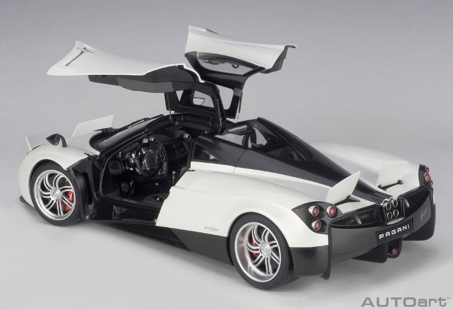 A22 【KINSMART】 パガーニ　ウアイラ　BC　モデルカー　ホワイト Amazon.co.jp: A22 KINSMART パガーニ ウアイラ BC モデルカー