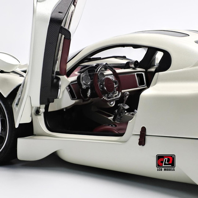 Utopia出品 予約 LCD18024-PW LCD 1/18 パガーニ Pagani Utopia ユートピア