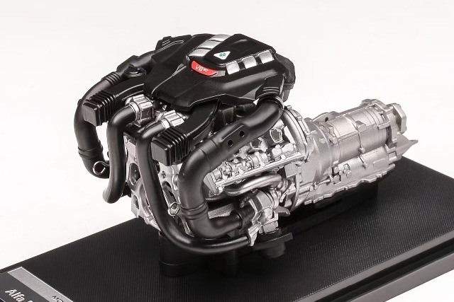  M90106 ⡼إå 1/18  Alfa Romeo V6 Engine GTA version 