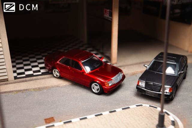 カーズ YOJIMBO カスタムペイント ミニカー 予約 DCM 1/64 ベンツ Benz W124 500E Brabus Candy Red, Boost Gear