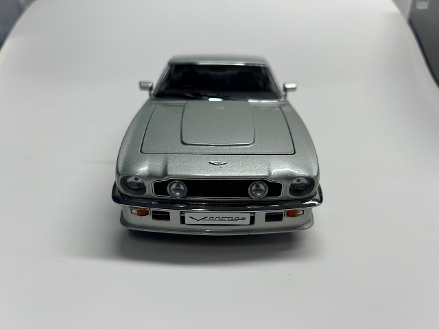 予約 8260714S XiaoGuang MODEL 1/18 アストンマーティン V8 Vantage