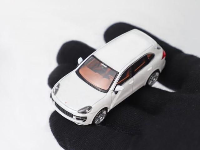 新品 DM Model 1/64 ポルシェ カイエン ターボ Porsche Cayenne Turbo