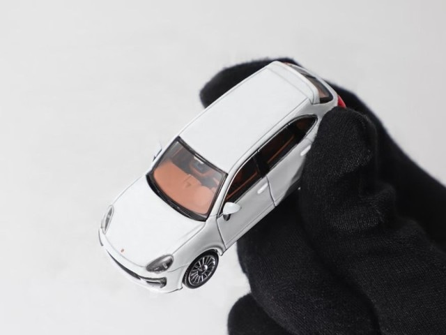 新品 DM Model 1/64 ポルシェ カイエン ターボ Porsche Cayenne Turbo
