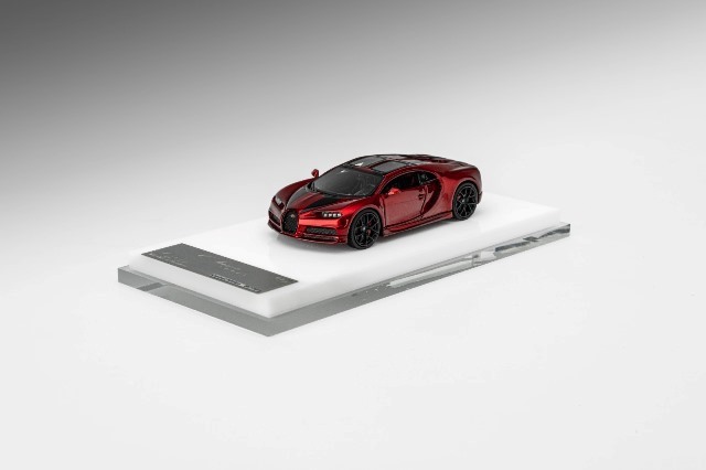 新品 CRL 1/64 ブガッティ シロン Bugatti Chiron Metallic Red +