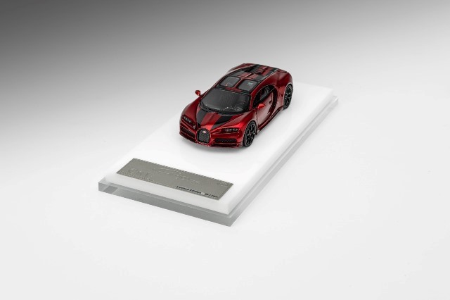 新品 CRL 1/64 ブガッティ シロン Bugatti Chiron Metallic Red +