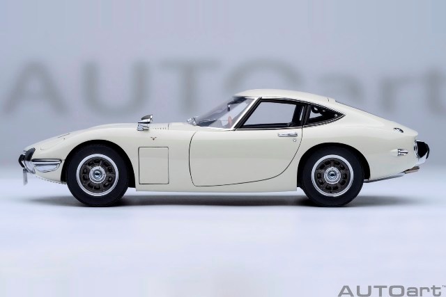 予約 79546 オートアート 1/18 トヨタ TOYOTA 2000GT 1967
