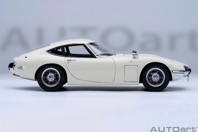 2000GT TOYOTA AUTOart オートアート1/18 ① Amazon | AUTOart 1/18 トヨタ 2000GT ホワイト | ミニカー